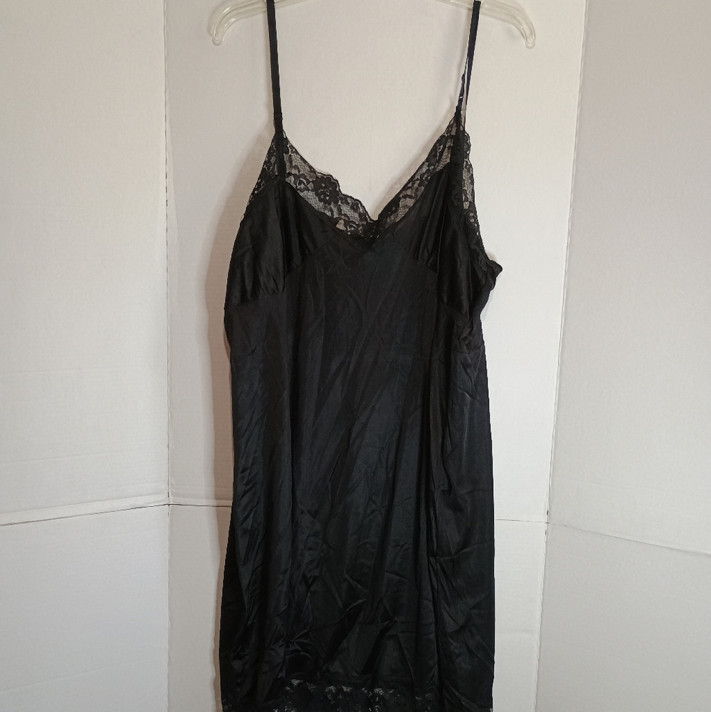 Vintage Mel-Lin Elegant Nightgown/Slip Size 44 (Read)